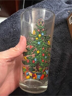Set of 8 vintage Christmas glasses